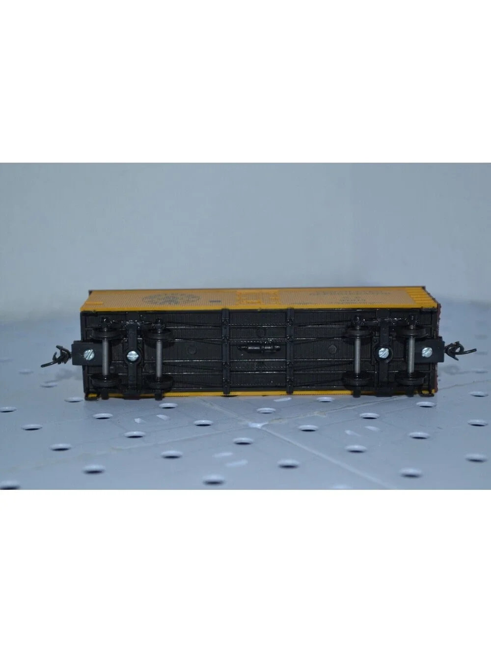 HO Scale Built Roundhouse? Southern Pacific 37017 Ventilated Refrigerator Reefer